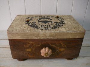 Drevená skrinka SWEET