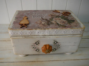 Drevená skrinka HOME