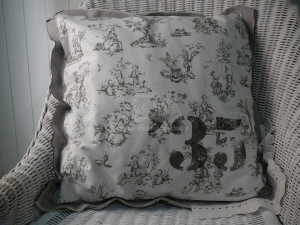 Vankúš GREY ,,35,,