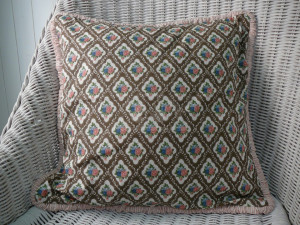 Vankúš RUŽE NA HNEDEJ