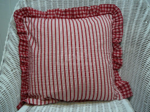 Vankúš ČERVENÝ PÁSIK 1